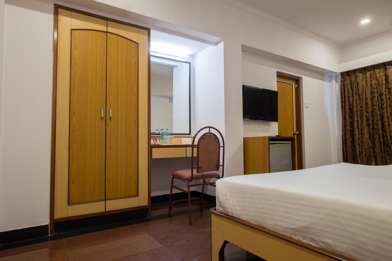 Oyo Flagship 561 Host Inn Мумбаї Екстер'єр фото