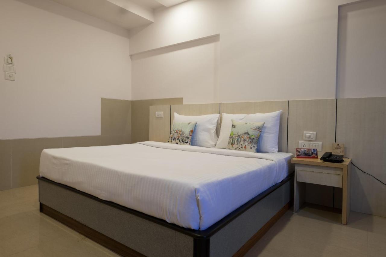 Oyo Flagship 561 Host Inn Мумбаї Екстер'єр фото